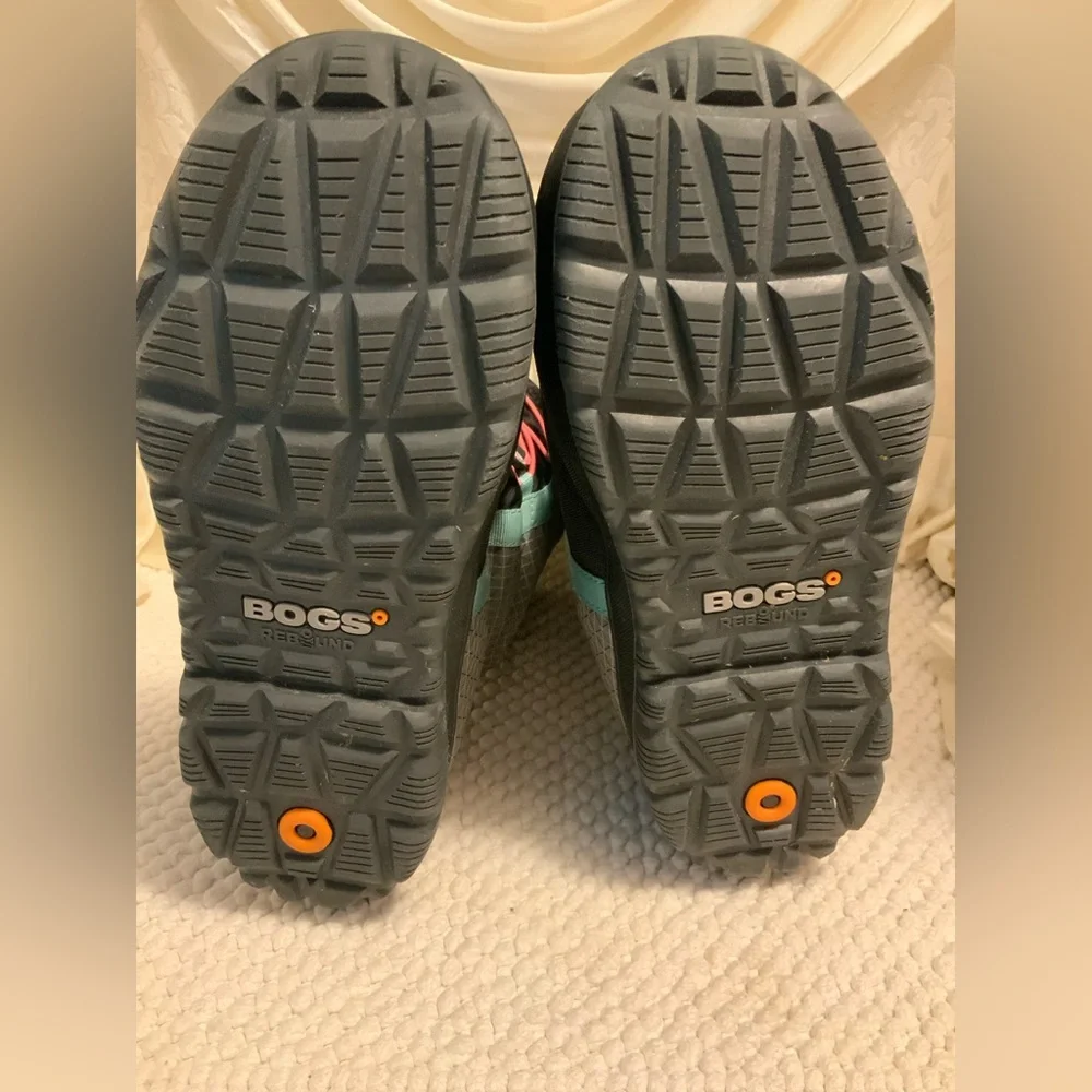 BOGS SNOW BOOTS